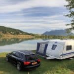 Emplacement de camping en bord de lac