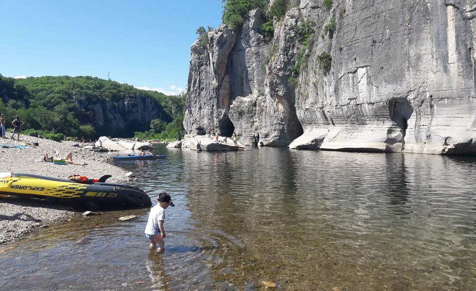 Emplacement de camping en Ardèche au bord du Chassezac