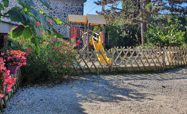 Camping pour caravane en Ardèche