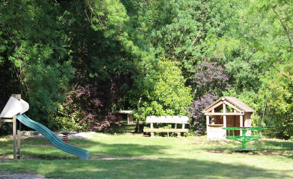 Emplacement de camping en Ardèche à Berrias-et-Casteljau