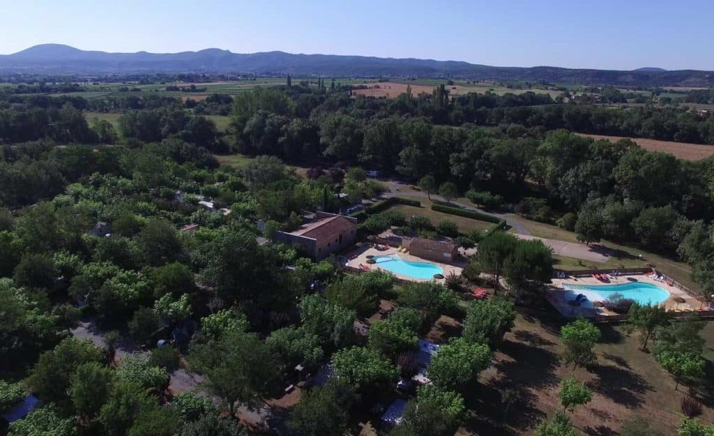 Emplacement de camping en Ardèche à Berrias-et-Casteljau