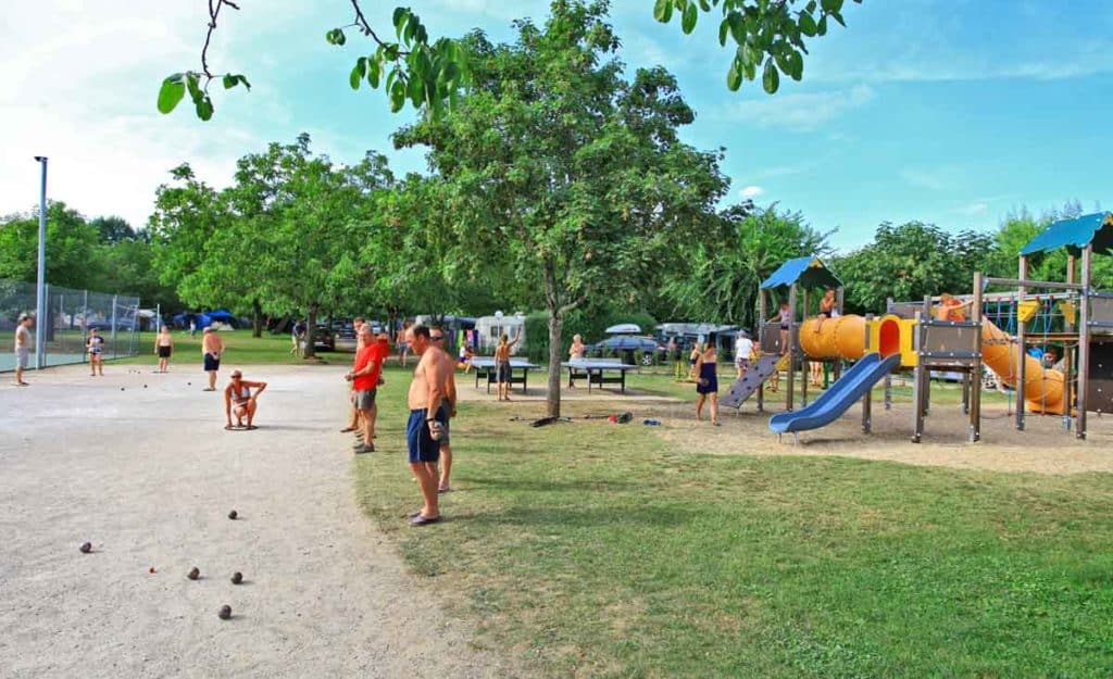 Emplacement de camping en Dordogne à Vitrac