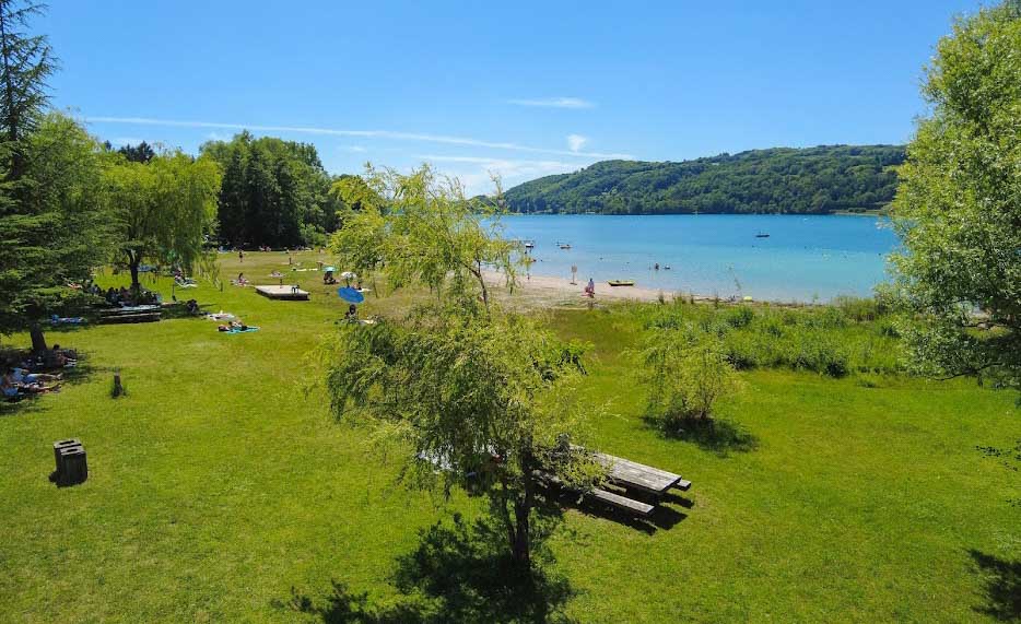 Camping en Isère en bord de lac