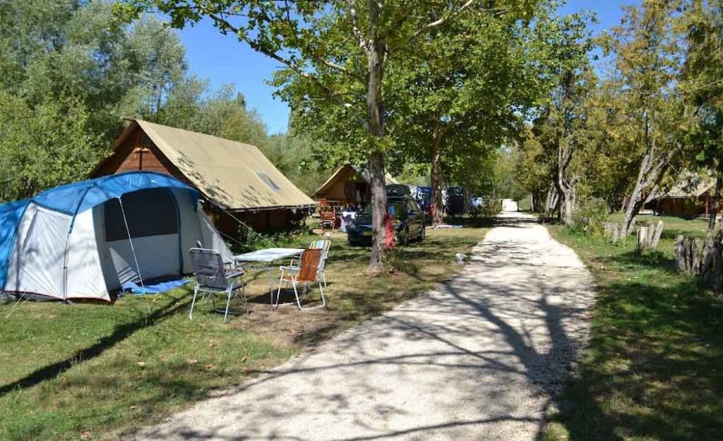 Camping en Isère en bord de lac