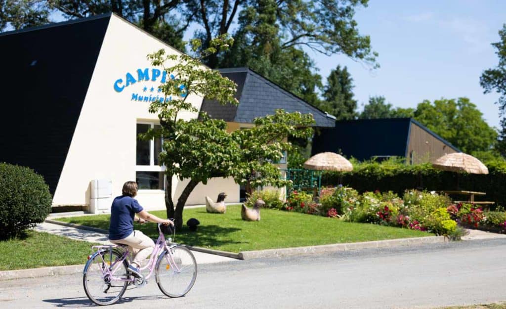 Camping bord de Loir le Lude