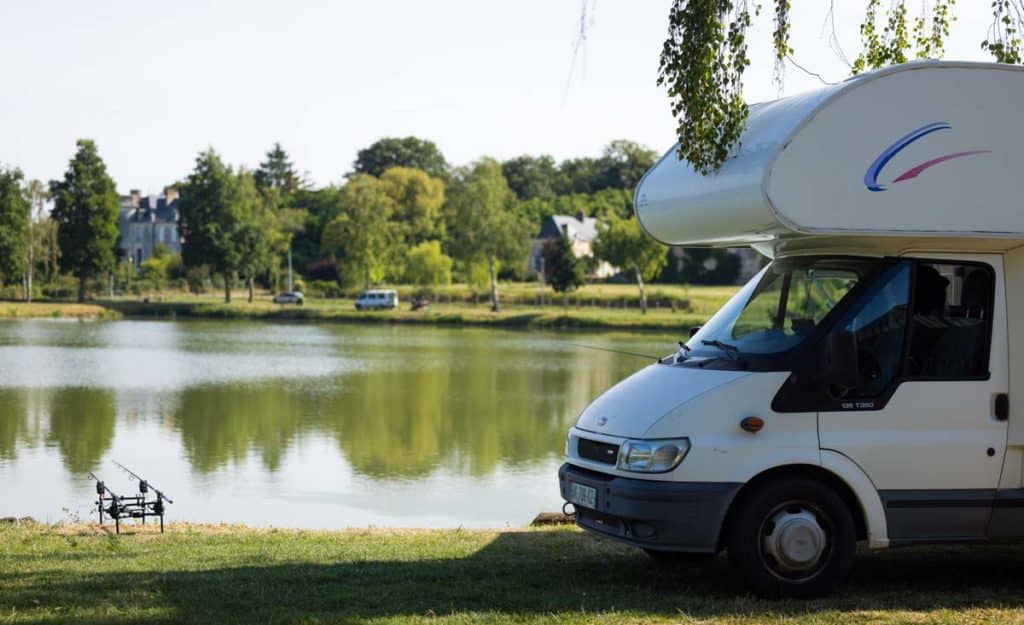 Emplacement de camping dans la vallée du Loir à Mayet