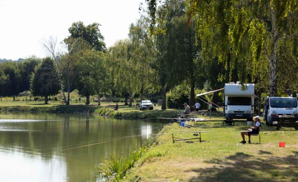 Emplacement de camping dans la vallée du Loir à Mayet