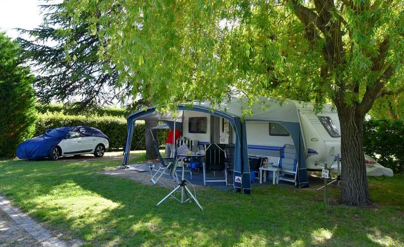 Emplacement de camping dans le Vaucluse