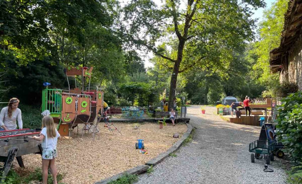 Emplacement de camping dans le Cantal