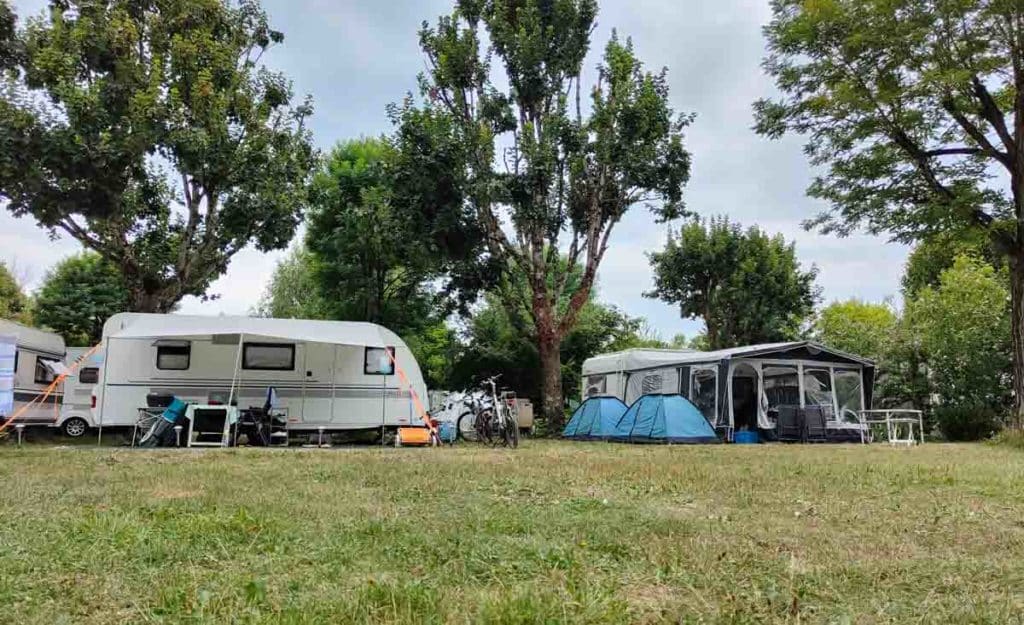 Emplacement de camping dans l'Ain