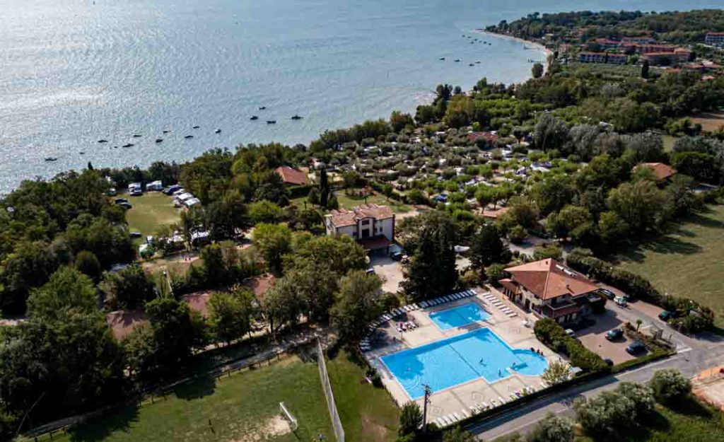 Emplacement de camping sur le lac de Garde