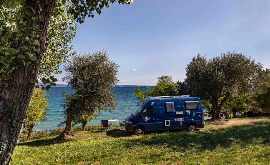 Emplacement de camping sur le lac de Garde