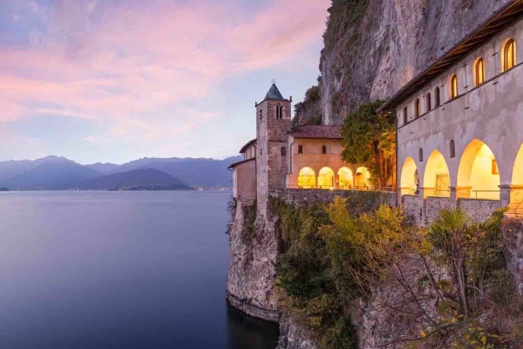 Emplacement de camping sur le lac Majeur en Italie