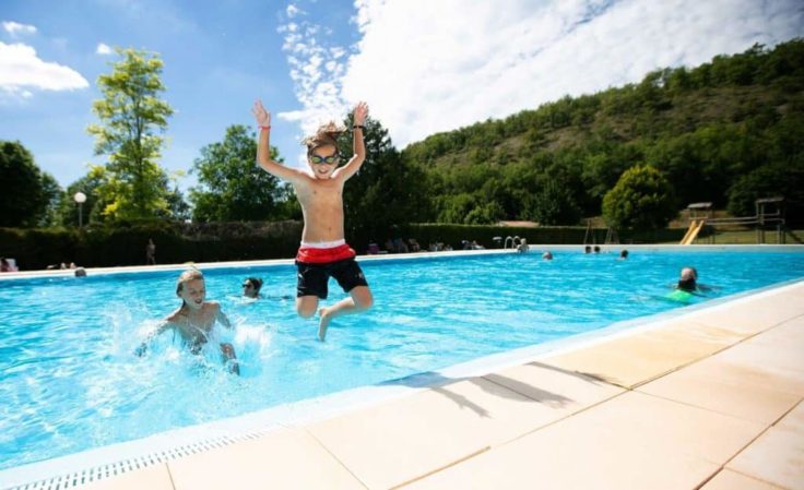 Petit camping avec piscine