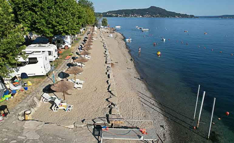 Emplacements de camping sur le lac Majeur en Italie