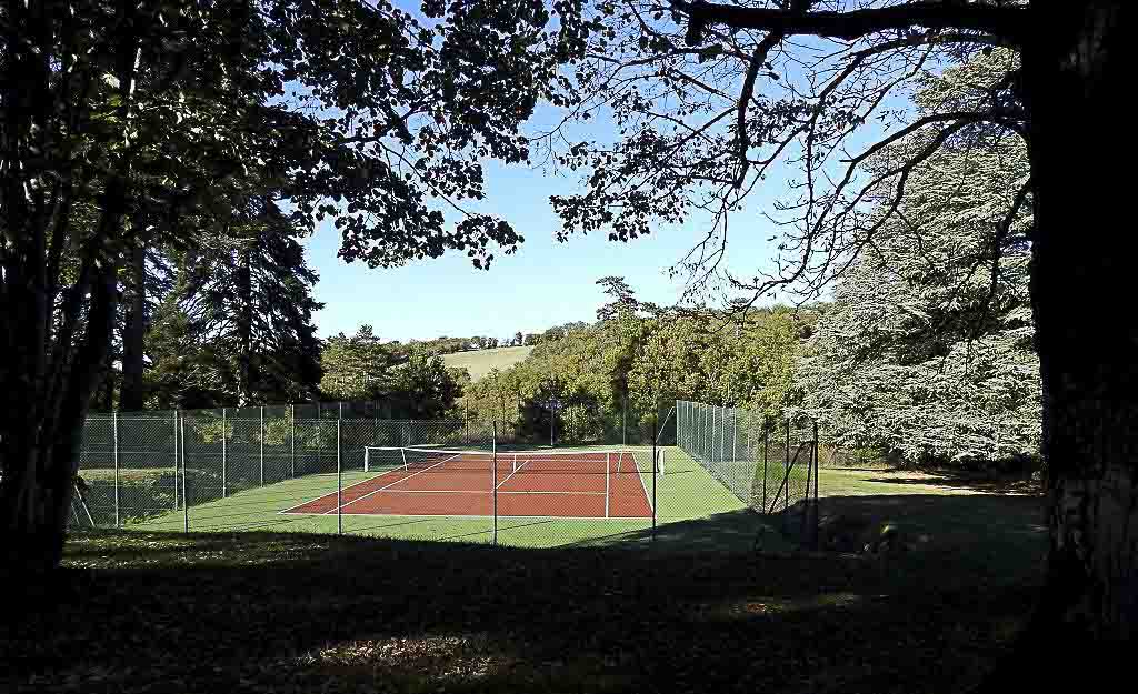 Camping sans enfants dans le Lot | Château de Lacomté