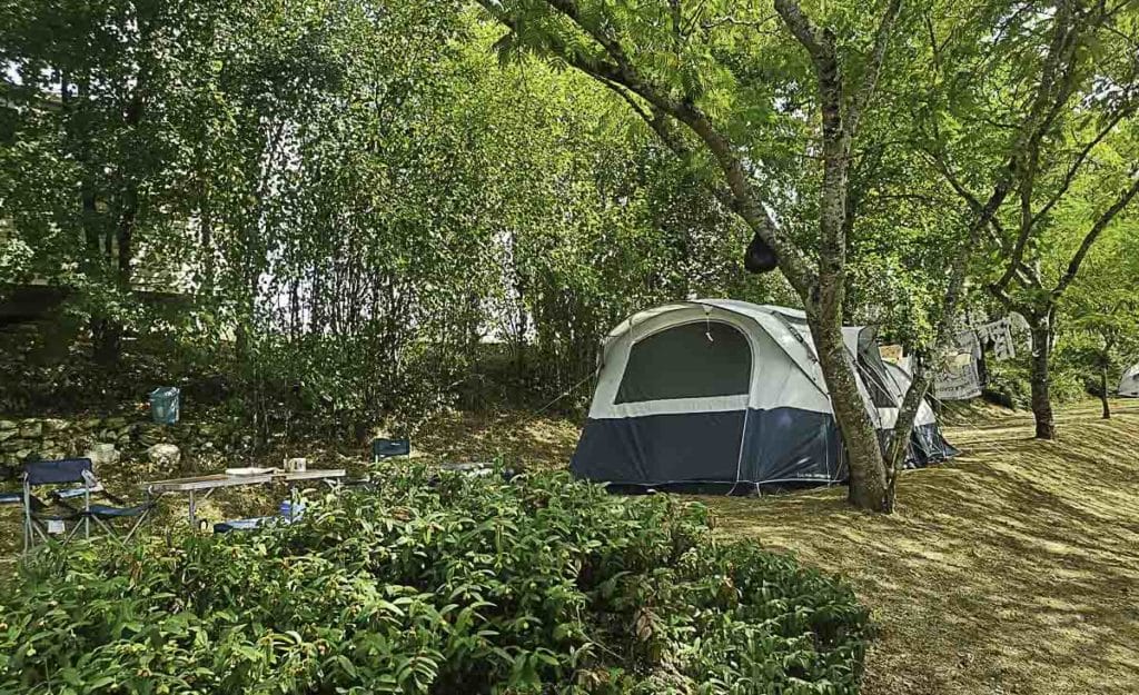 Emplacement de camping dans le Lot