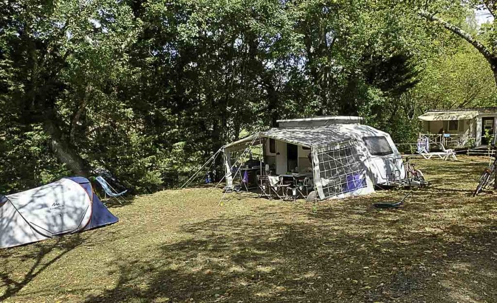 Emplacement de camping dans le Lot