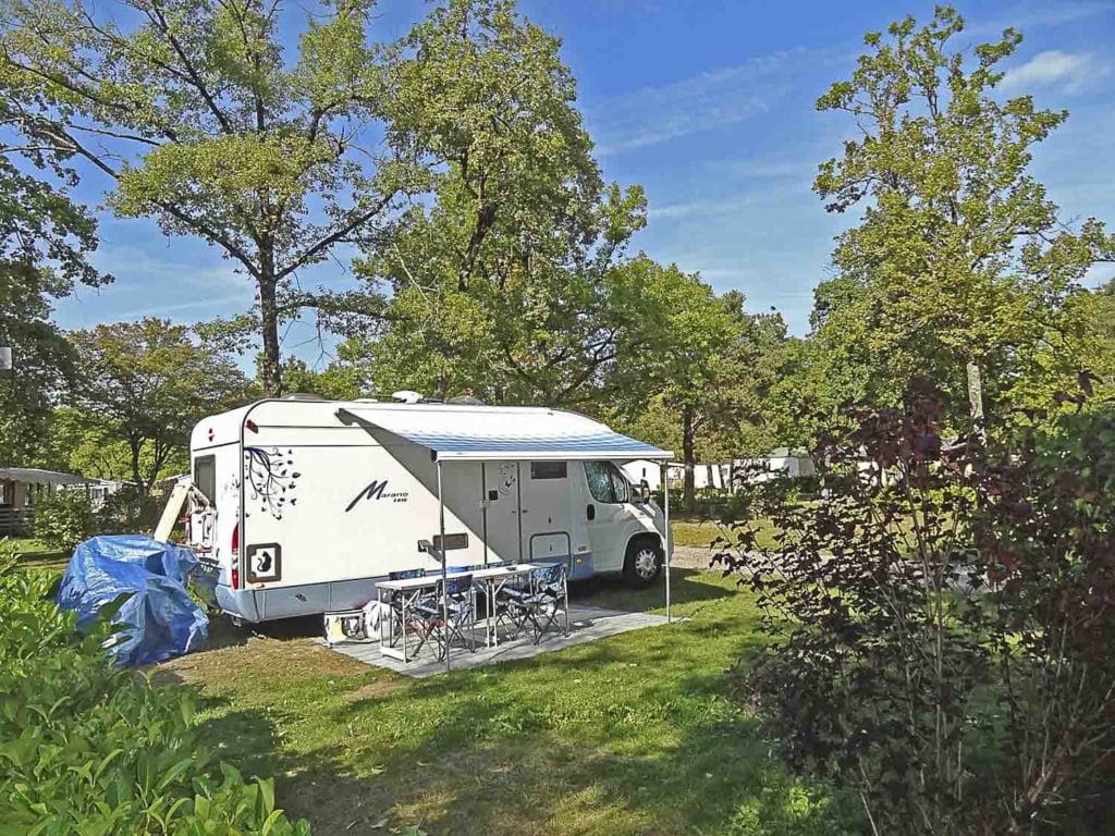Emplacement de camping sur le lac Léman