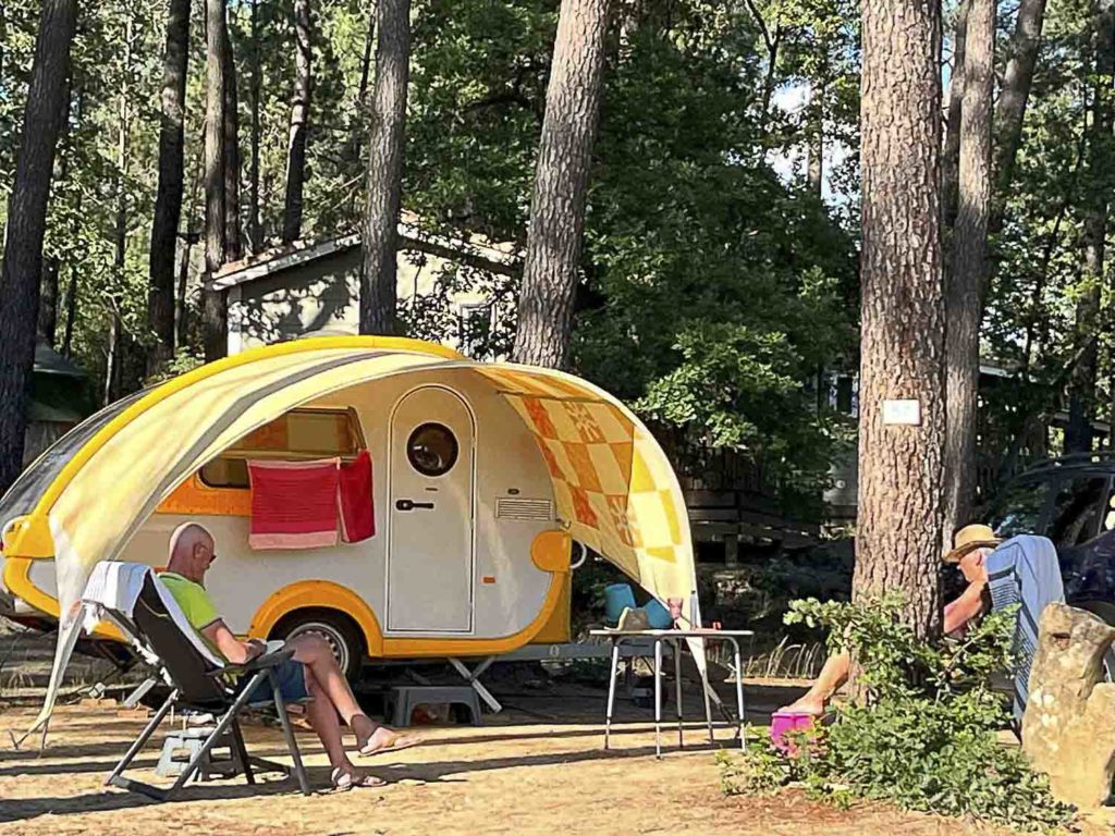 Emplacement de camping dans le Vaucluse