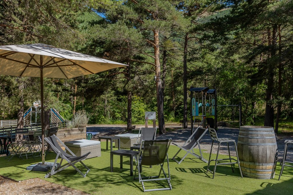Terrasse bar restaurant camping le Parc des Serigons 4 1024x682