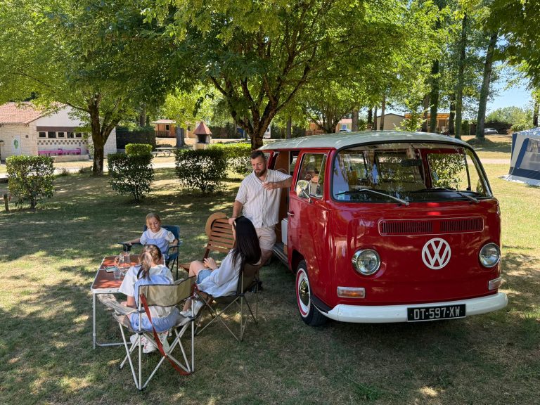 emplacement de 100 à 150m² emplacement de 100 à 150m²