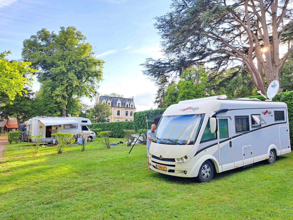 stop campin car la rolandiere chateau 1.9 1024x768