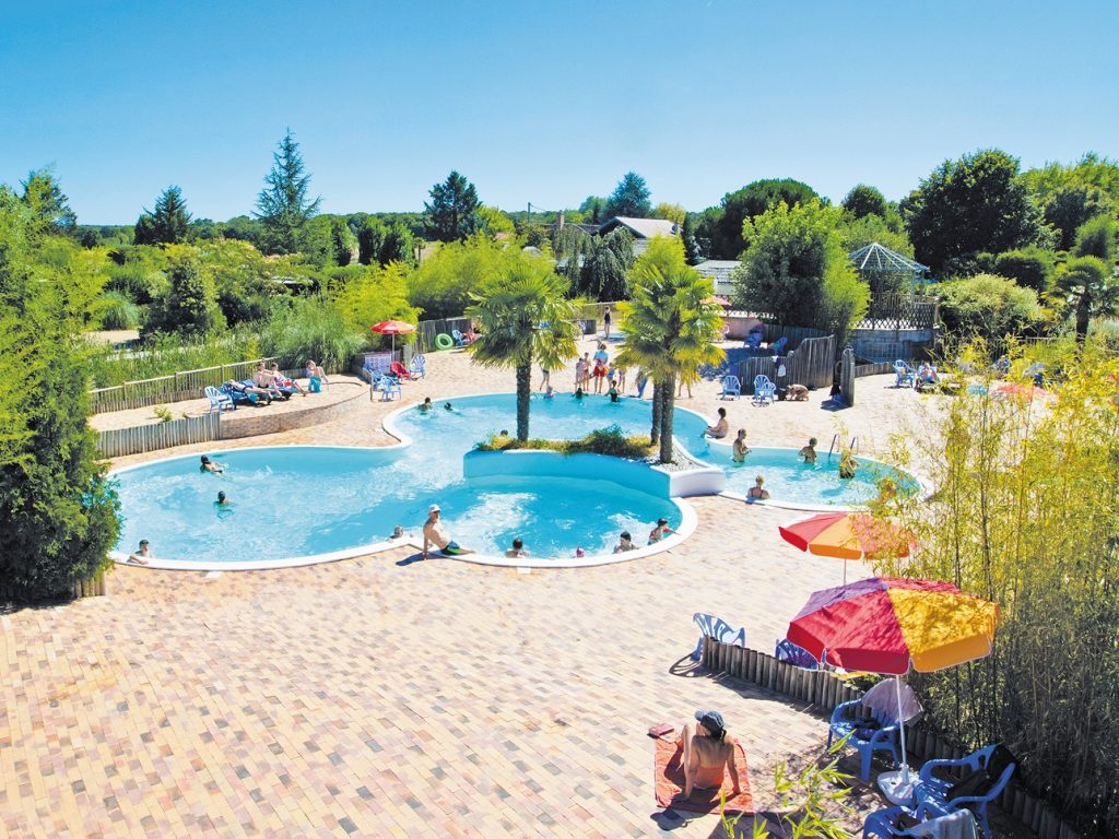 piscine exterieure couverture aerien Les bois du Bardelet 1024x768